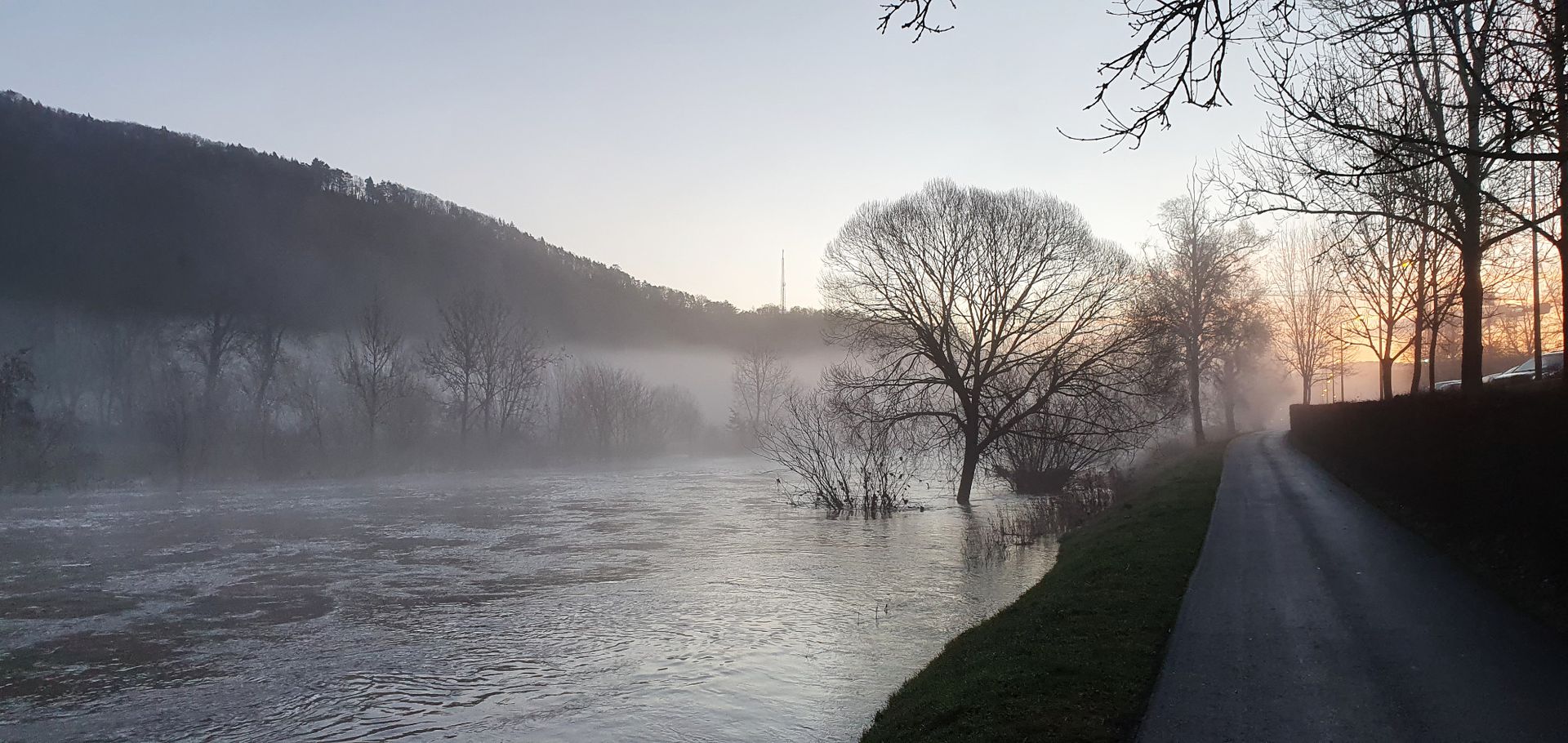 Mgła nad rzeką Sauer w Echternach